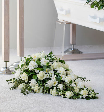 Båredekorasjon i hvitt og grønt 95 cm Båredekorasjon i hvitt og grønt 95 cm